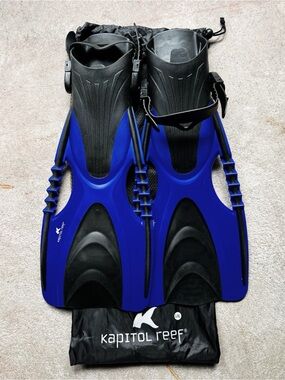 Kapitol Reef Adjustable Snorkel Swim Fins Blue Black L/XL w/ Mesh Carry Bag